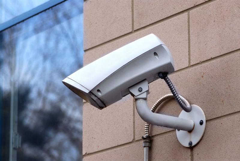 CCTV Security Systems vs. Security Guards: Which is More Important?